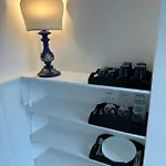 Queen View - No Kitchen *