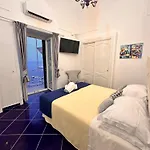 Queen View - No Kitchen Positano