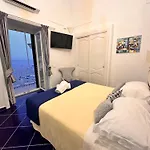 Queen View - No Kitchen * Positano