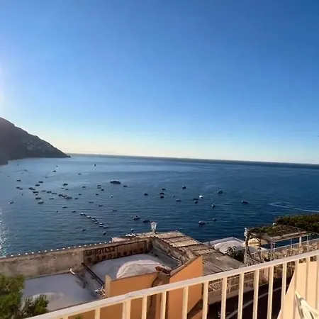 Queen View - No Kitchen Positano
