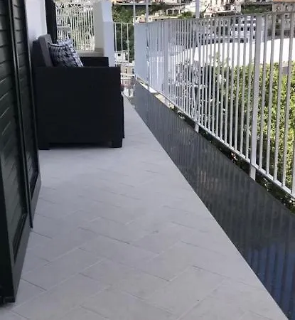 Queen View - No Kitchen Διαμέρισμα *