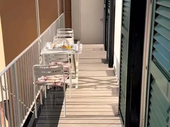 Queen View - No Kitchen Appartement *
