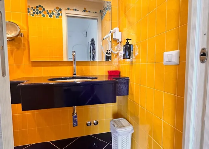 Queen View - No Kitchen * Positano