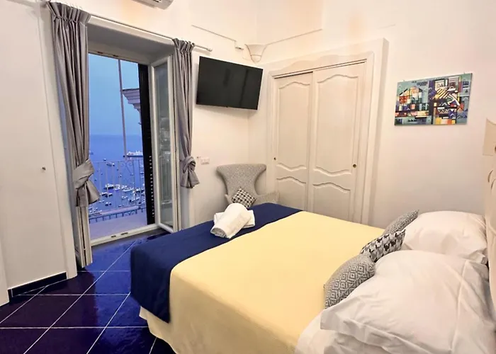 Queen View - No Kitchen Positano