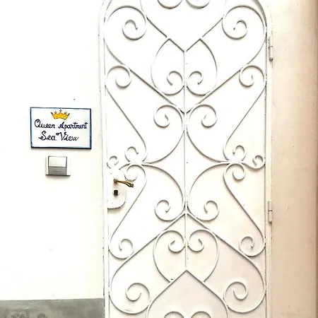 Queen View - No Kitchen * Positano