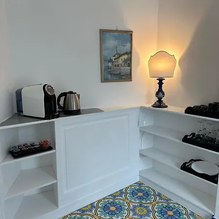 Queen View - No Kitchen * Positano