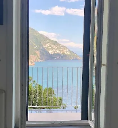 Queen View - No Kitchen *