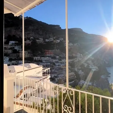 Queen View - No Kitchen * Positano