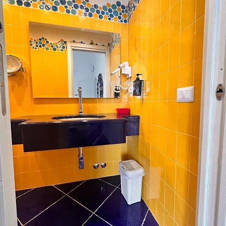 Queen View - No Kitchen * Positano