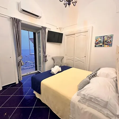 Queen View - No Kitchen Positano